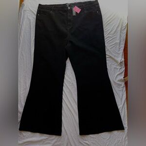 Size 26 NWTG/ PRETTYLITTLETHINGS  PLUS/ black jeans